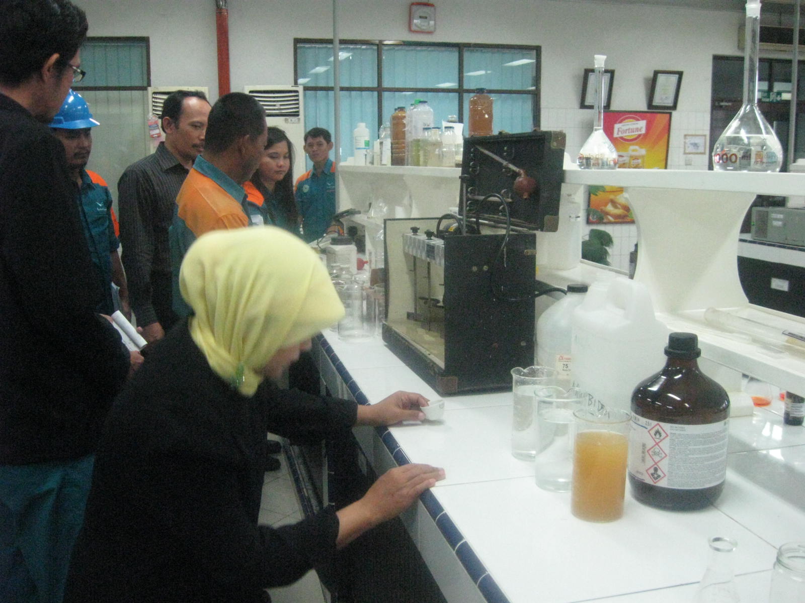 Analisis Parameter Kimiawi & Pengujian Karakteristik Limbah di Laboratorium